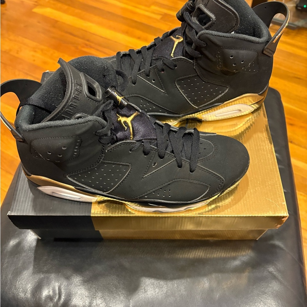Air Jordan 6 Black and Gold Sneakers with box